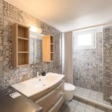 Radiant In Centre Apartment Athens